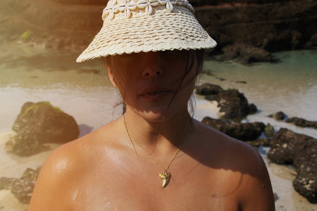 Protect Yourself in Style with the Banzai Sun Shade Visor: A Tropical Charm for Beach Lovers