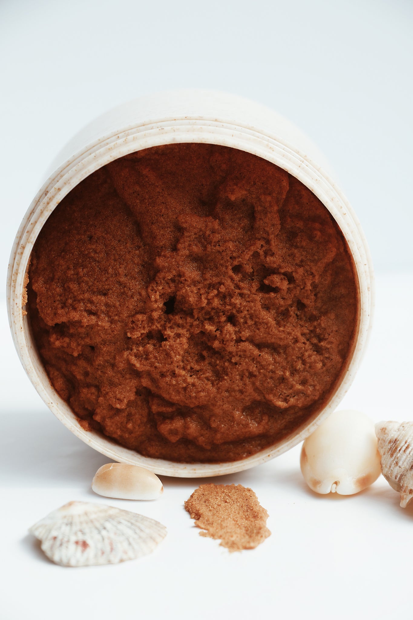 Shores Company Driftwood Body Polish – nourishing body scrub made with natural extracts for gentle exfoliation.