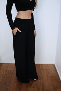 Brisa bamboo lounge pant in black – side view with pockets