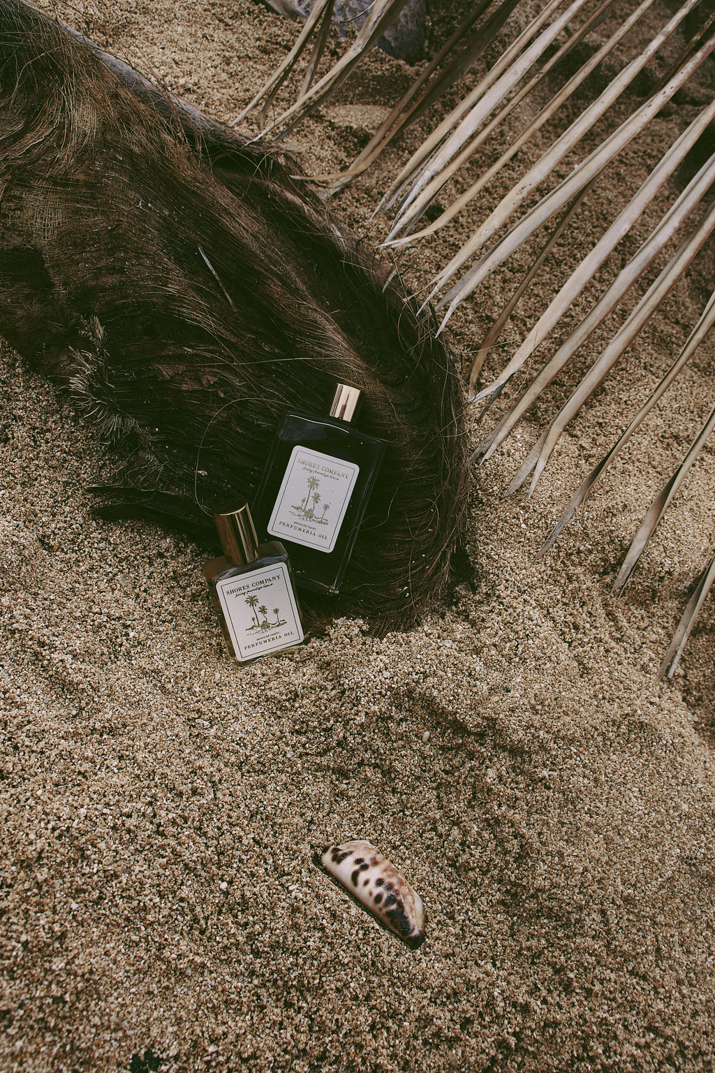 Drifter Monoi De Tahiti Perfumeria Oil with warm coconut, vanilla, and dark rum notes, offering a rich, tropical aroma and deep hydration for a sun-kissed feel.